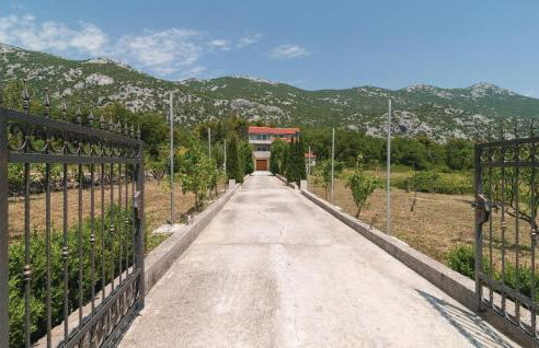 Two-Bedroom Apartment In Ostrvica - Photo 12