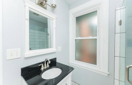 TWO town homes! 6 Bedrooms, 2 King beds, Walk to Eats - Foto 37