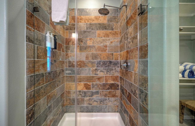 Waterfront, Shared Boat Dock & Pool w/ Views Ariels Grotto by Avantstay - Foto 25