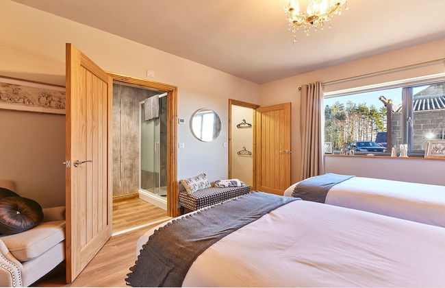 Host Stay The Parlour - Photo 16