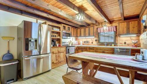 Family-Friendly Tyrone Cabin with Deck Near Hiking - Foto 2