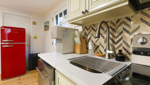 Long Island Nature Retreat with Peloton with Shared Pool - Foto 5