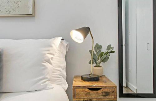 1BR Adorable Apt with In-unit Laundry - Lake 206 rep - Photo 9