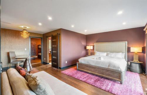 Luxury 3BR Hillside Retreat wAC Panoramic View - Photo 27