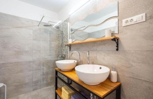 Beautiful Home In Kostanje With Wifi - Photo 32