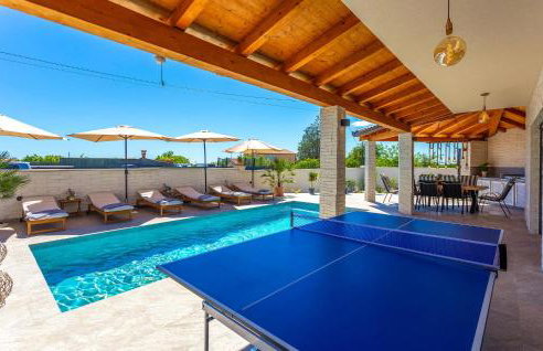 4 Bedroom Cozy Home In Marcana - Foto 2