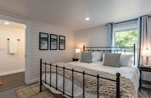 300 steps from Lake Hot Tub Fire Pit Game Room - Foto 12