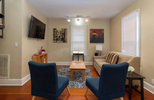 The Broadway Bungalow Walk to Riverwalk Dining! - Foto 9