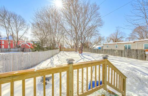 half Mi to Dtwn and Harbor Park Home with Large Yard! - Foto 23