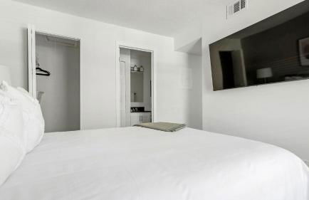 Landing Spectacular 1BD Gym Pool - Photo 63