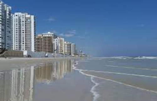 Beachfront 3BR Condo with Stunning Views Daytona - Photo 15