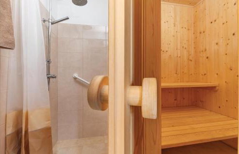 4 Bedroom Beautiful Home In Kunj - Photo 20