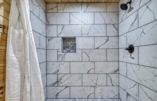 Kitt's Cottage, Pickleball Court, Creek, WIFI, Mountain Views, Starting at 79" - Foto 18