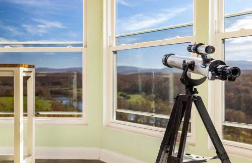 Riverbend Lodge Spacious Riverfront Home with Hot Tub Pool & Mountain view - Foto 56