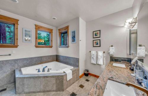 Tahoe Island Retreat Hot Tub & Game Room - Foto 16