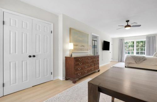 NEW! The White House, with 2 King Ensuites close to Parris Island and Downtown - Foto 48