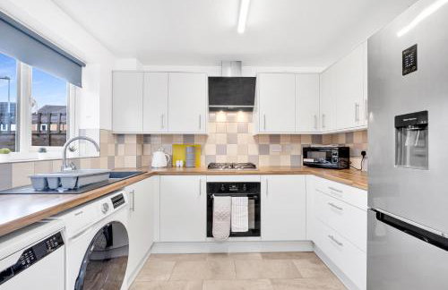 Contractors Retreat 3 bedroom house, sleeps up to 7, free parking - Foto 22