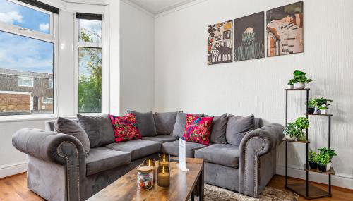 Spacious 3 Beds Home Close to Southampton GENERAL HOSPITAL - sleep 9 - Free Parking - Pool table - 2 Large TVs - Foto 5