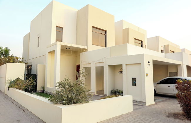 Luxury 4B and maid's with private garden - Photo 13