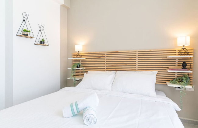 Stylish Seaside Escape with Balcony by Sea N' Rent - Foto 24