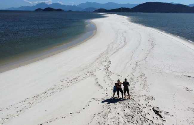 Avvistamento di delfini all'isola di Marambaia - Foto 1
