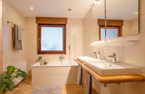 Nature Retreat Pool, Hot Tub, Sauna, Hiking-Caves - Photo 6