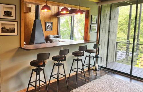 Swanky Mid-Modern Century-5 Decks-90 inch 4K Screen - Foto 21