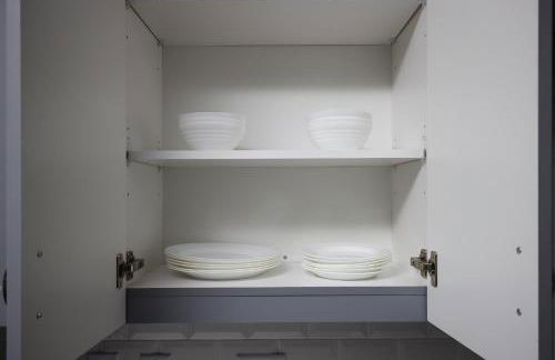 Modern 2BR Retreat- Prkng,Near Rvrwlk & Conv Ctr - Foto 80