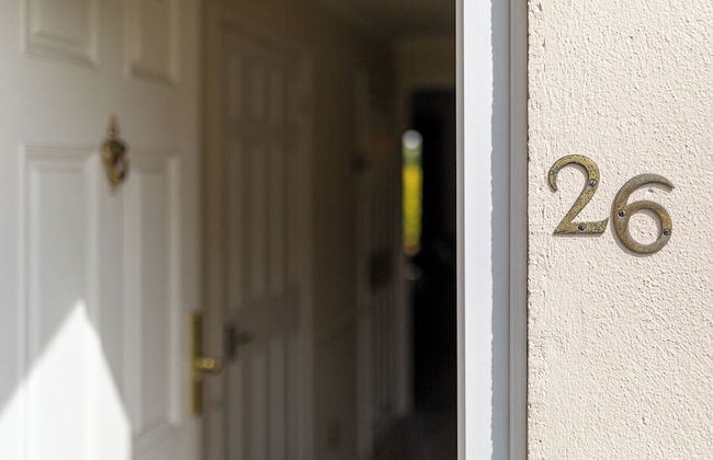 Central 2 Bed House w/ Garden and Free Parking! - Photo 101