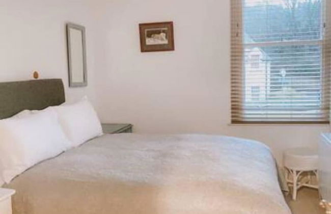 Stylish Town Centre Apartments - Photo 9