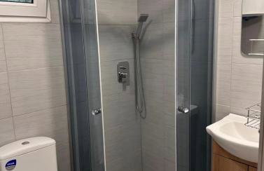 Domek nad jeziorem z własnym pomostem - Foto 13