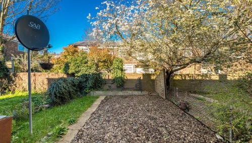 Stylish 3 Bed Home with Gardens Fast Transport Links - Foto 4