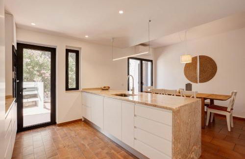 Moradia Tradicional no centro a 100m da Praia - Foto 42