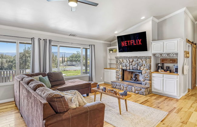 Temecula Wine Country Home w/ Pool, Hot Tub, Game Room & Vineyard Views - Foto 6