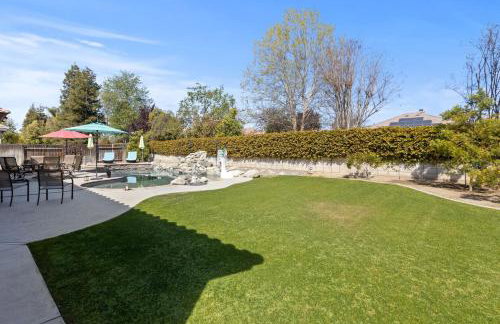 Spacious 4BR 3BA Home KING Suite Pool Sleeps 8 - Photo 29