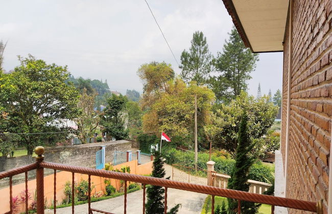 Villa Yustisia Curug 7 Cilember - Foto 35