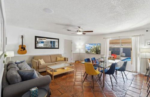 Vacation House! 6BR, FREE Heated Pool, Arcade & Hot Tub - Photo 6