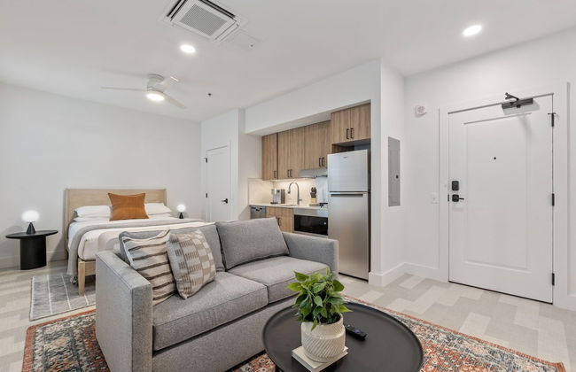 The Continental, powered by Placemakr - Downtown - Market Square - Photo 47