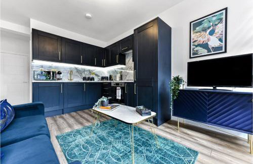 Stylish and Family Friendly 3 Bedroom Apartment - Photo 17