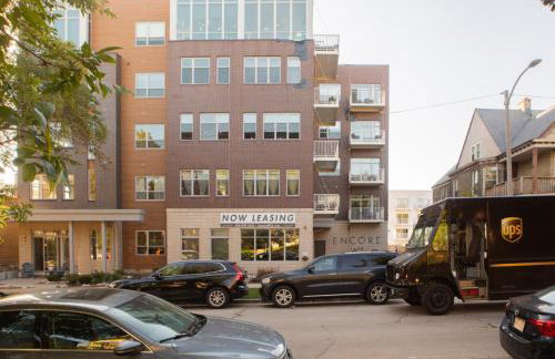 East Side Luxury 1BR Apt - Near Brady and Fiserv with Balcony - Foto 18