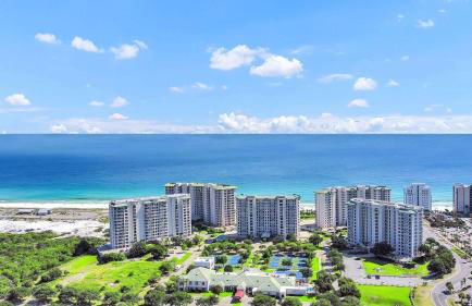 Coastal Haven Pools Restaurant & Beach Shuttle - Foto 8