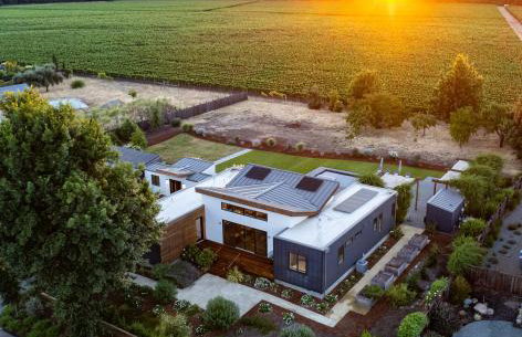 Year-Round Heated Pool - Hot Tub - Fire Pit - Lawn - Foto 8