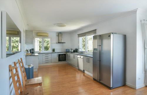 Heated pool and fantastic views BBQ Beach 5 mins - Photo 17