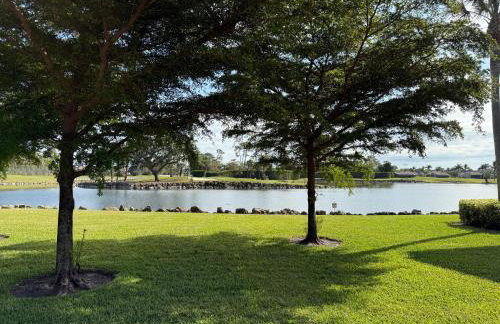 Spacious 2BR Lely Resort Condo with Lake View steps to Pool Hot Tub Gym - Foto 63
