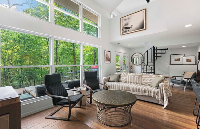 Treehouse LOZ Seclusion for 6! - Photo 1