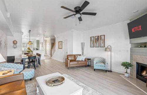 Sunset Serenity!!-Tropical Waterfront Oasis-Huge Private Patio-10Min to KingSt & Beaches - Foto 24