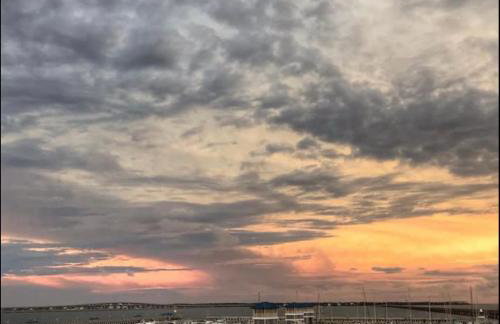 Bay Breeze Bliss-Hot Tub, Bar and Canal 5mi to Beach - Foto 50