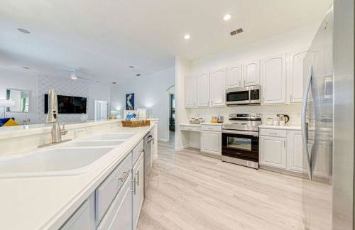 596 Modern 5 bed home overlooking beautiful golf course and conservation with Games room - Foto 9