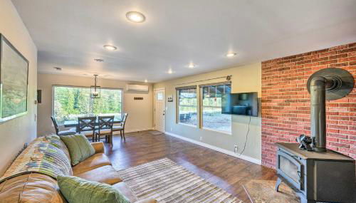 Dreamy Riverside Cabin with Fireplace and Grill - Foto 3