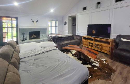 Pet-Friendly Lockhart Home with Private Yard - Foto 8